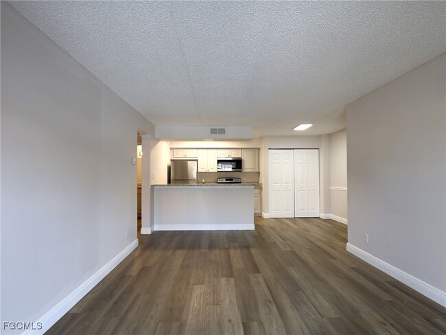 5321 Summerlin Rd in Ft. Myers, FL - Building Photo - Building Photo