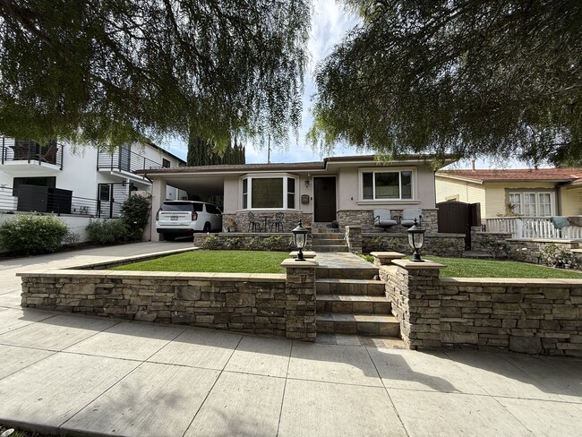 property at 1207 S Dodson Ave