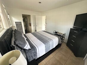 1033 NE 17th Ave, Unit 1033 in Fort Lauderdale, FL - Building Photo - Building Photo