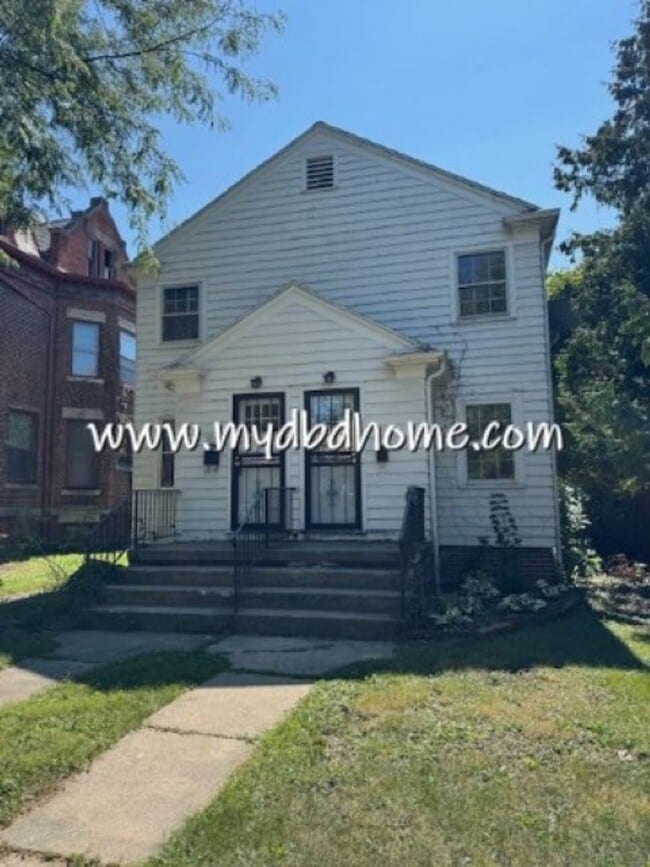 property at 305 W Creighton Ave