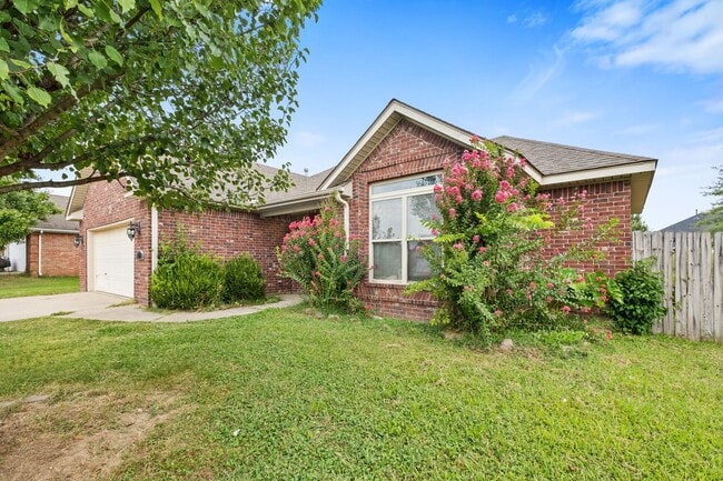 702 Grant Ave in Prairie Grove, AR - Building Photo - Building Photo