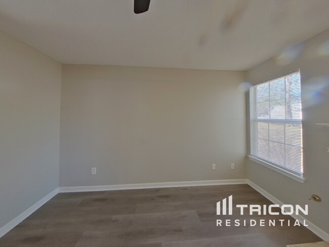623 Robin Ridge in Stone Mountain, GA - Building Photo - Building Photo