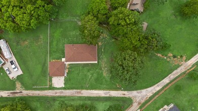 20 Coolcrest Dr in Pointblank, TX - Foto de edificio - Building Photo