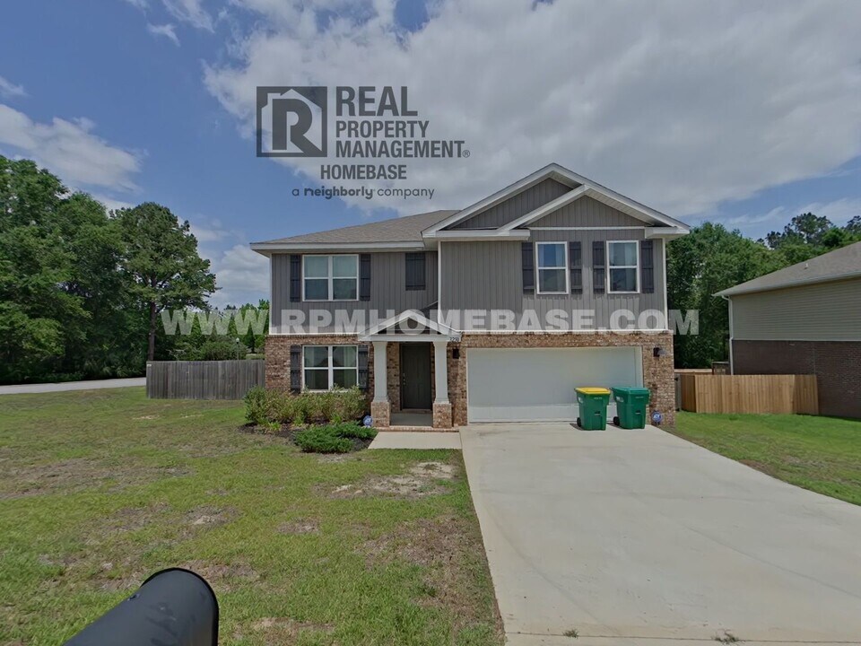 3250 Chapelwood Dr in Crestview, FL - Building Photo