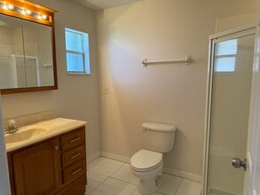 1144 SE 32nd Ter in Cape Coral, FL - Foto de edificio - Building Photo