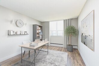 9999 111 St NW in Edmonton, AB - Building Photo - Building Photo