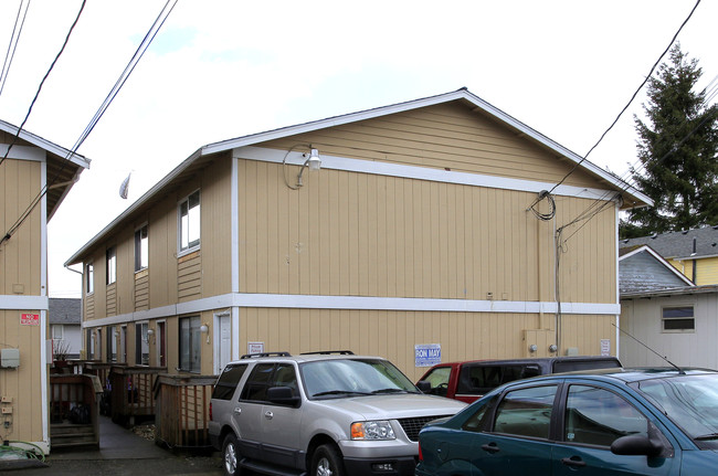 Chestnut Court Apartments in Everett, WA - Building Photo - Building Photo