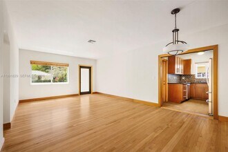 2431 Overbrook St in Miami, FL - Building Photo - Building Photo