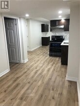 5568 Freshwater Dr in Mississauga, ON - Building Photo - Building Photo