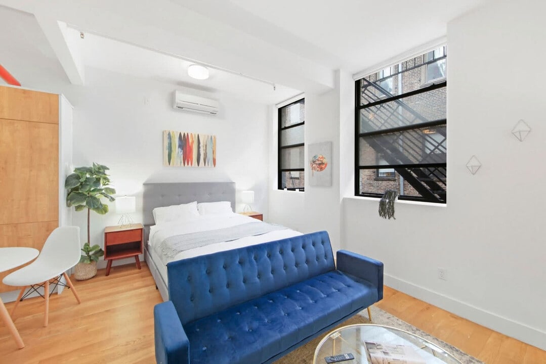 519 W 45th St in New York, NY - Building Photo