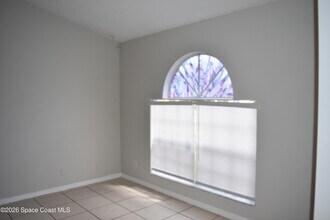 482 Tuloma Ave SW in Palm Bay, FL - Foto de edificio - Building Photo