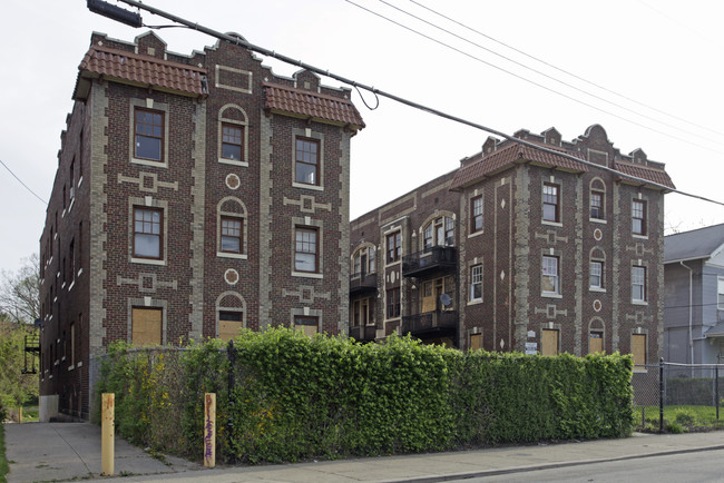 Ambassador Apartments in Cincinnati, OH - Building Photo - Building Photo