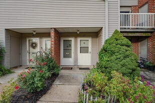 254 Vail Ct in Hamilton, NJ - Building Photo