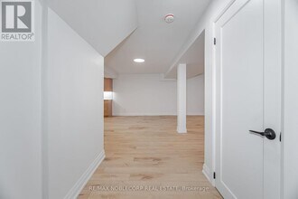 131 Dunstan Crescent in Vaughan, ON - Building Photo - Building Photo