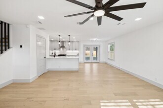 500 Arbor Ln in Austin, TX - Foto de edificio - Building Photo