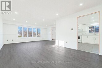 163 Hazelglen Dr in Kitchener, ON - Building Photo - Building Photo