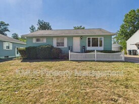 316 Lynn Dr in Cuyahoga Falls, OH - Building Photo