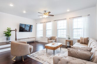 33 Landmark Ln in Fair Lawn, NJ - Foto de edificio - Building Photo