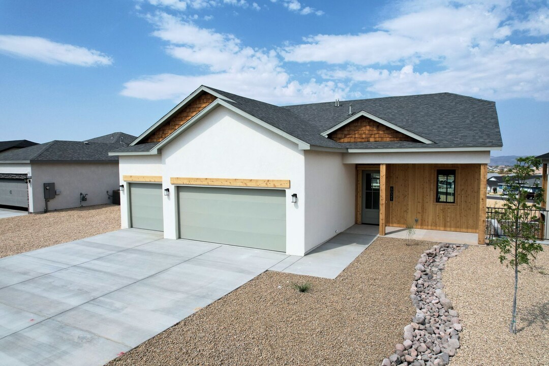 4021 Boardwalk Rd in Las Cruces, NM - Building Photo