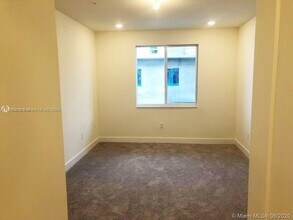 10229 NW 64th Terrace in Doral, FL - Foto de edificio - Building Photo