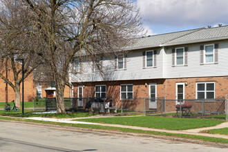 Holland Townhouses in Rochester, NY - Foto de edificio - Building Photo