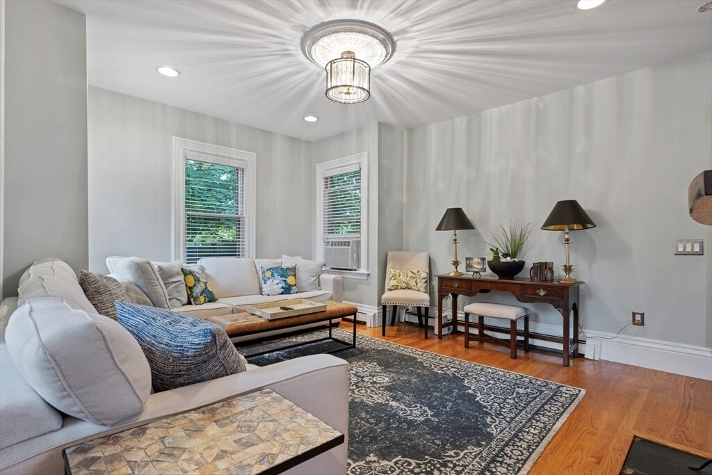 14 Saint James St in Newton, MA - Building Photo
