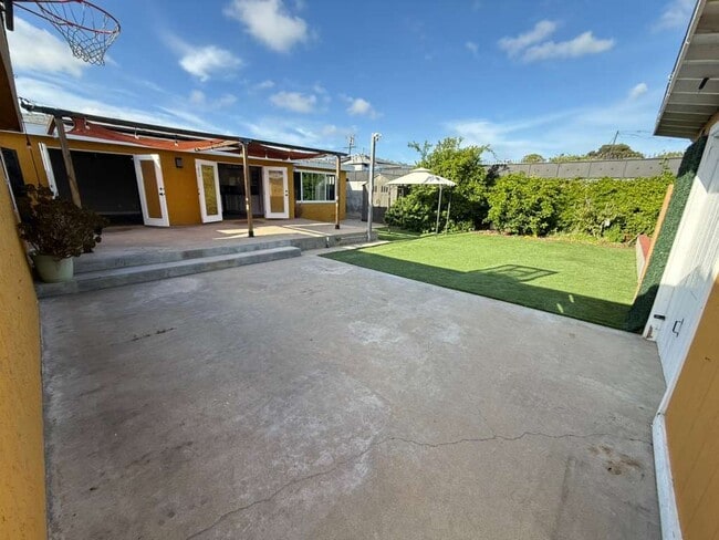 property at 495 Queen Anne Dr