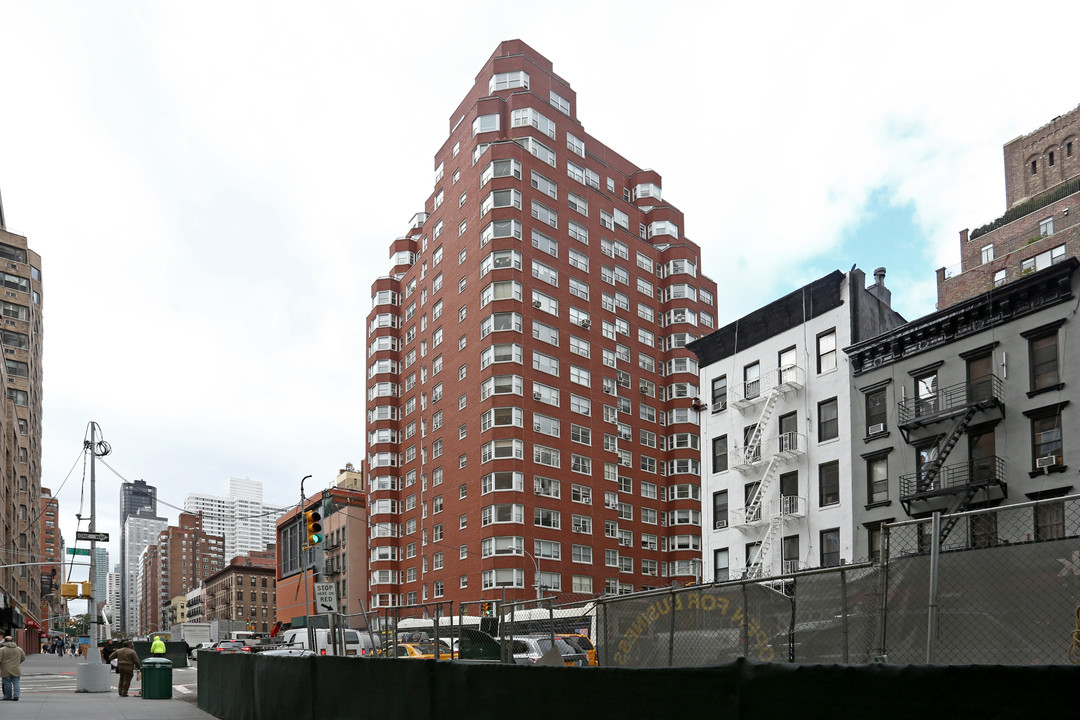 241  E. 73rd St in New York, NY - Building Photo