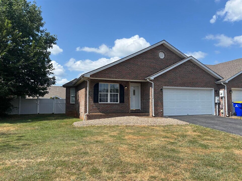 301 Hanover St in Bowling Green, KY - Building Photo