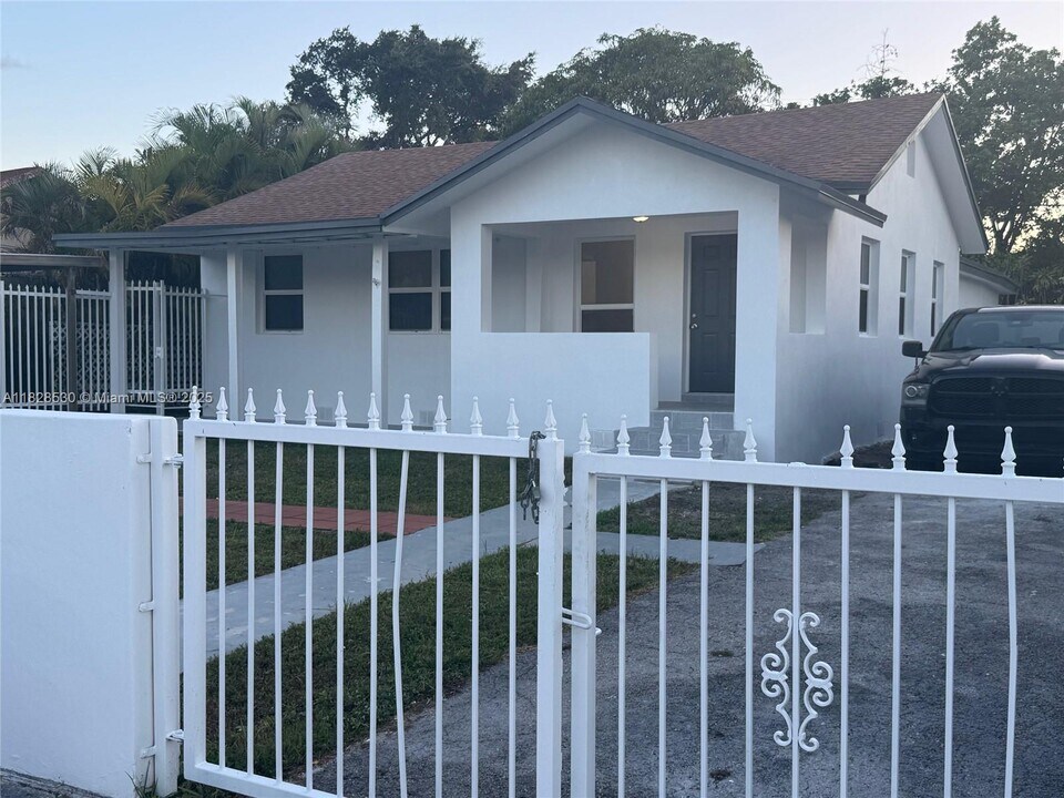 432 NW 32nd Ct in Miami, FL - Building Photo