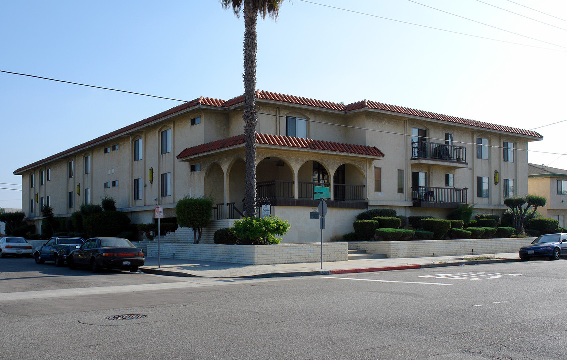 Portofino Apartments in Hawthorne, CA - Building Photo