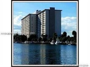 20200 NE 29th Ct in Aventura, FL - Building Photo - Building Photo