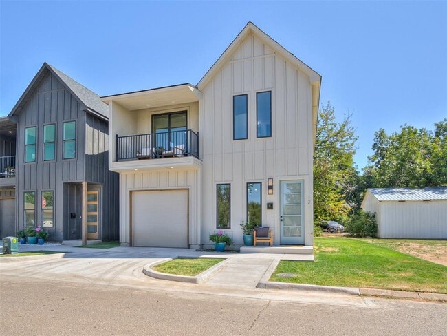 10 S Howard St in Edmond, OK - Building Photo - Building Photo