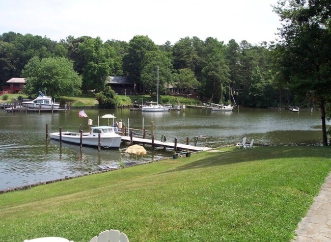 13101 Harbor Ln in Lusby, MD - Building Photo - Building Photo