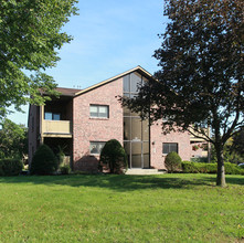 Woodhill Apartments in Glenmont, NY - Building Photo - Building Photo