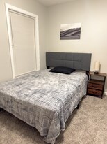 4937 Highland Ave in Kansas City, MO - Building Photo