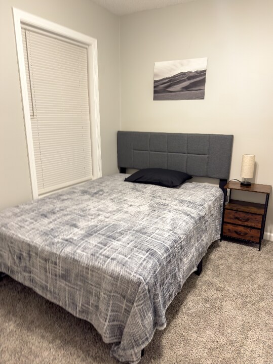 4937 Highland Ave in Kansas City, MO - Building Photo