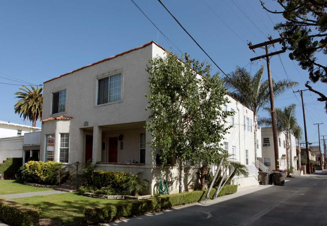 2748 E 3rd St in Long Beach, CA - Foto de edificio