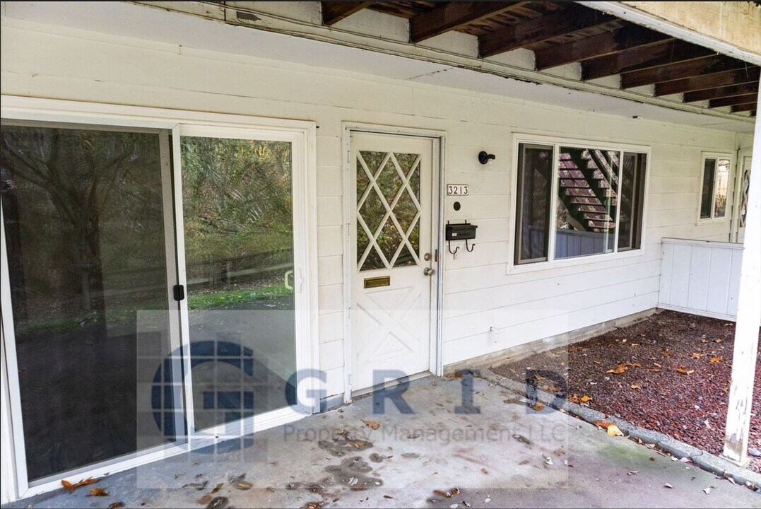 3213 SW Marigold St in Portland, OR - Building Photo