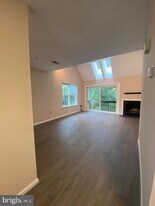 345 Cashel Ct in Aston Township, PA - Building Photo