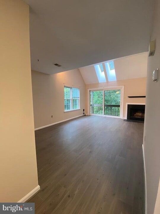 345 Cashel Ct in Aston Township, PA - Building Photo