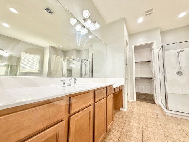 3519 E Loma Vista St