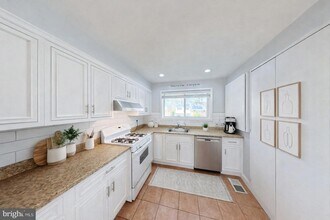 1012 Loxford Terrace in Silver Spring, MD - Building Photo - Building Photo