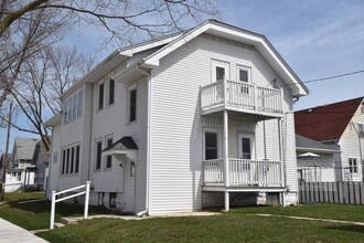 5831 W Rogers St, Unit UpperUnit-B in West Allis, WI - Building Photo - Building Photo