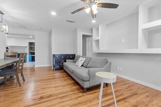 2801 S Hills Ave in Fort Worth, TX - Building Photo - Building Photo