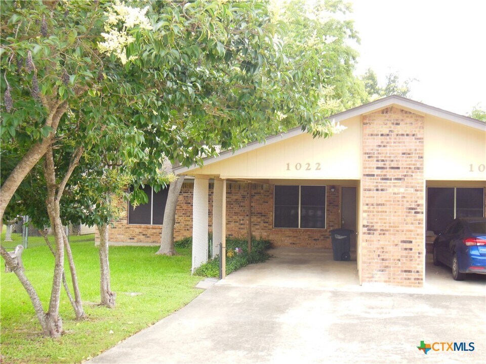 1022 Clover Cir in New Braunfels, TX - Building Photo