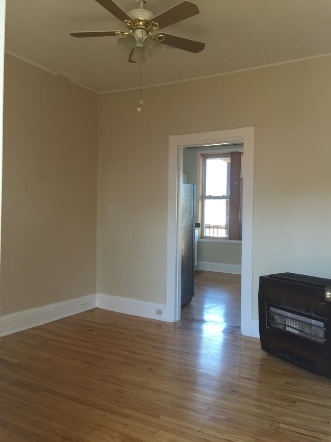 2251 S California Ave, Unit 3R in Chicago, IL - Building Photo - Building Photo