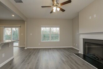 100 Fairview Dr in Newnan, GA - Foto de edificio - Building Photo