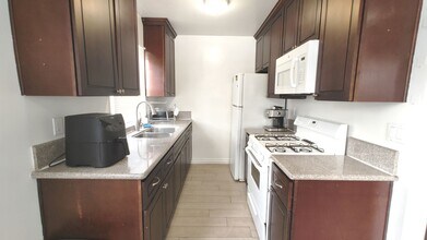 OLYMPIC BLVD., 10385 - 10389 in Los Angeles, CA - Building Photo - Interior Photo