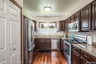 3290 Bennington Dr in Wixom, MI - Building Photo - Building Photo